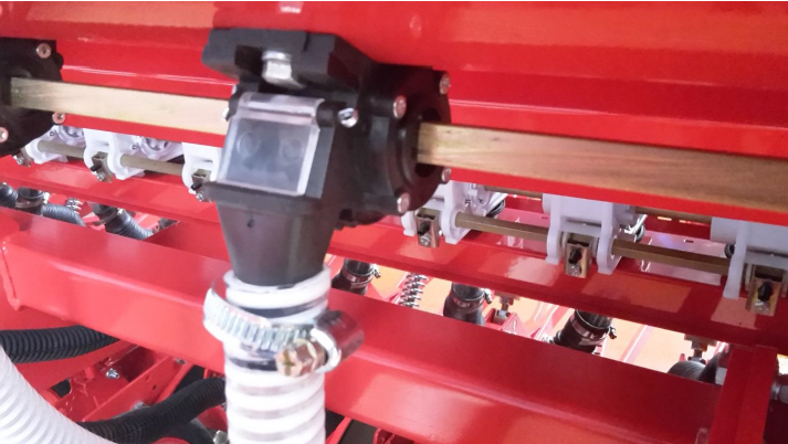 высевающий аппарат для высева семян трав